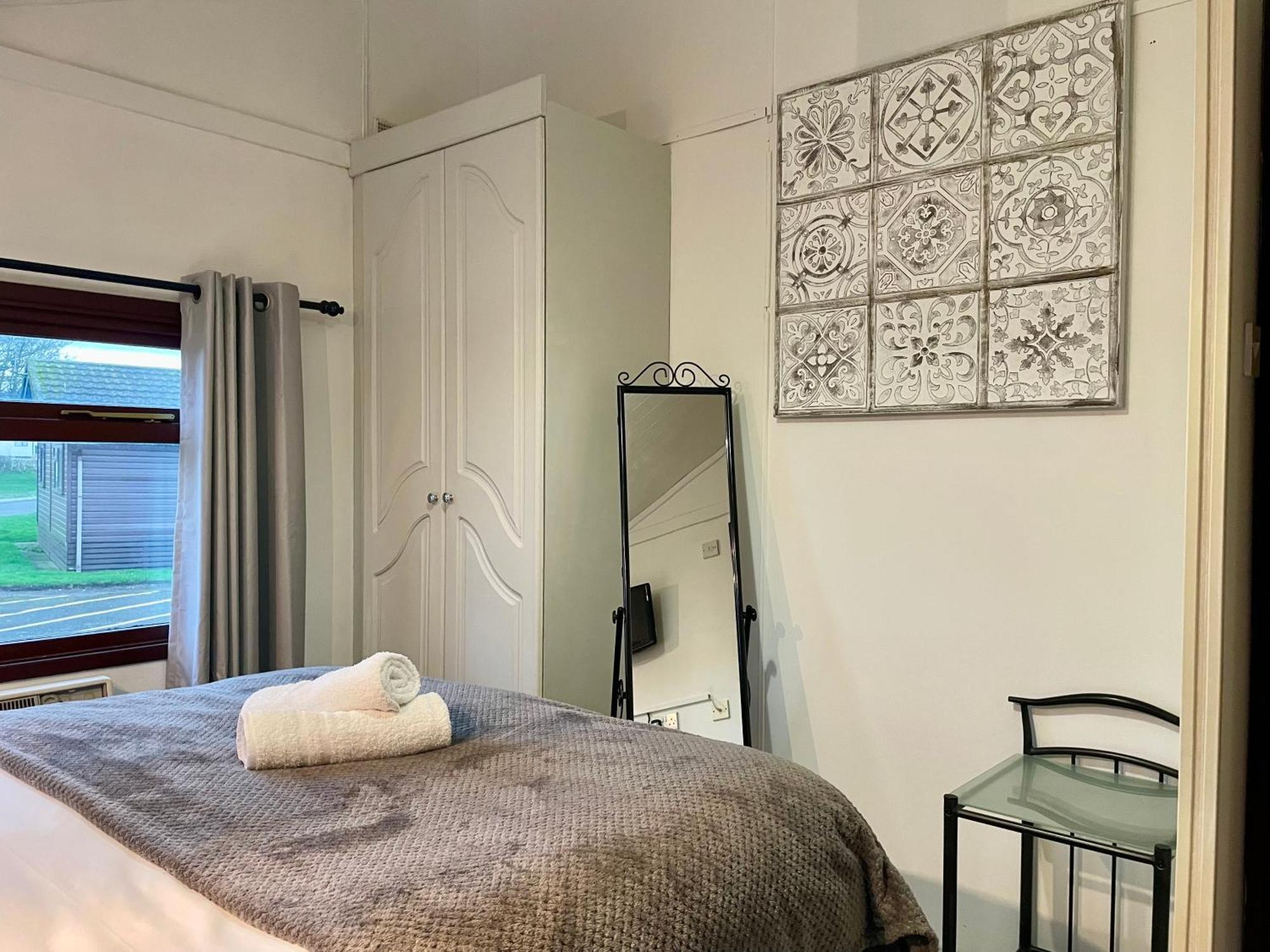 Cosy 3 Bed Lodge In Hoburne, Cotswolds Саут-Керни Экстерьер фото